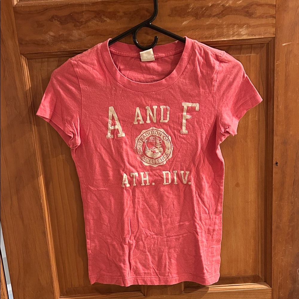 Abercrombie & Fitch Coral retro Tee